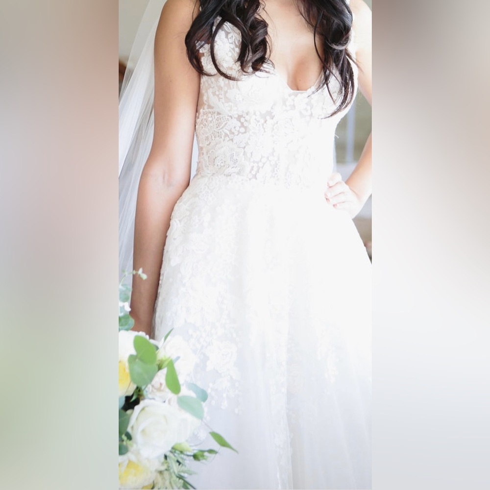 Rita Vinieris Avery beautiful wedding dress - Picture 3 of 14